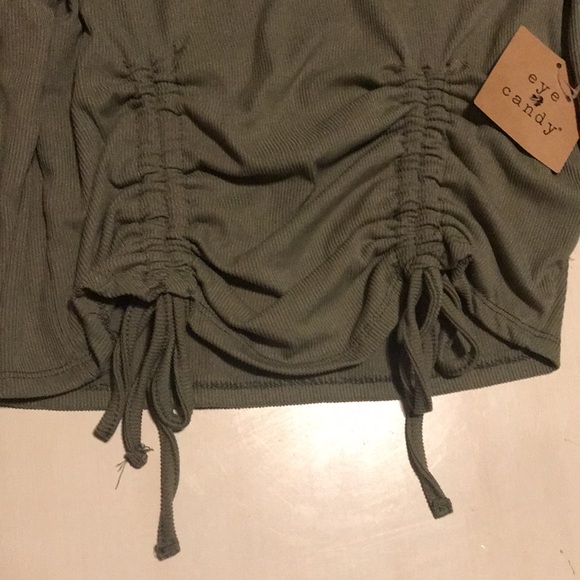 Crop Tops Crop Tops - Picture 4 of 4